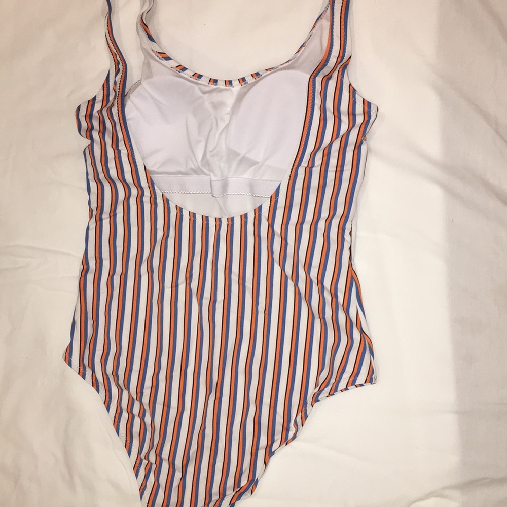 Cupshe-striped one piece - Picture 2 of 3